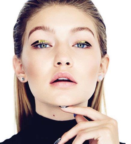 nude gigi hadid|Gigi Hadid nuda conquista Vogue (e il mondo)